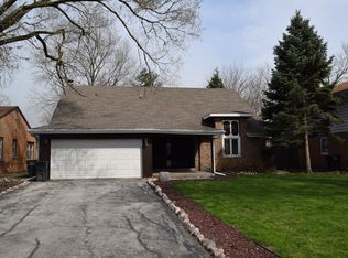 17617 Henry St, Lansing, IL 60438