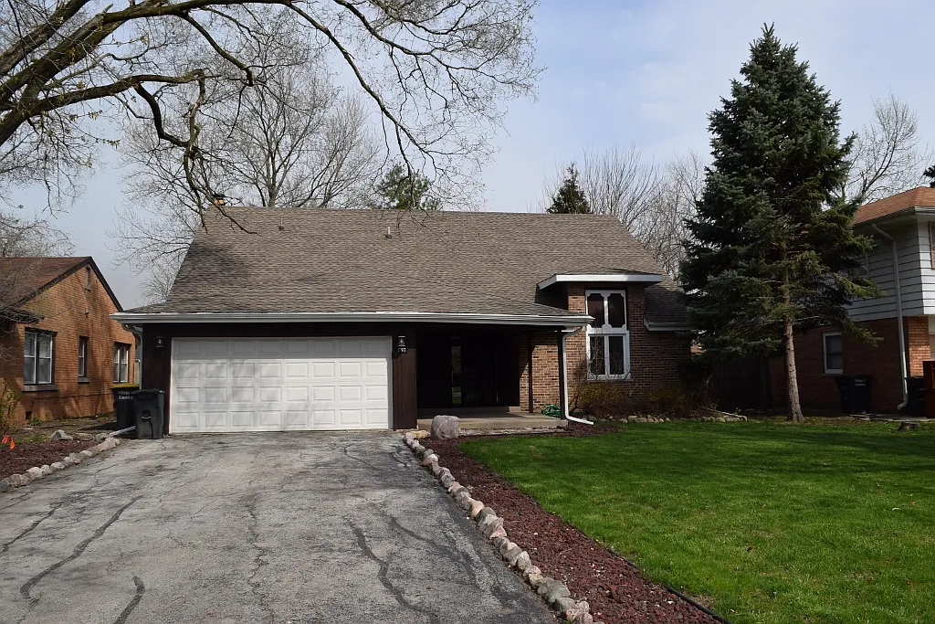 17617 Henry St photo 1