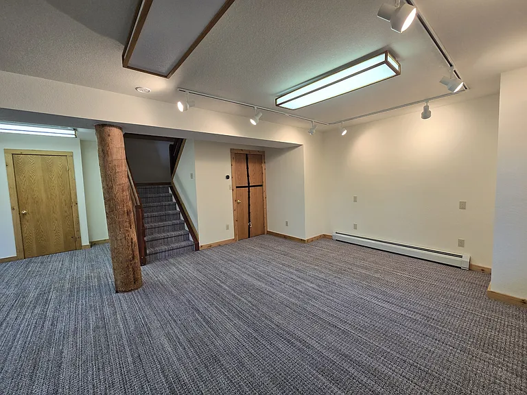 1060 Kings Crown Rd — Photo 31