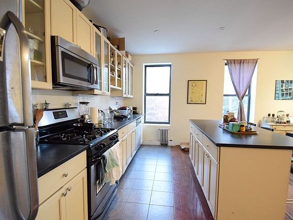 4th image of 64 Lafayette Ave APT 1