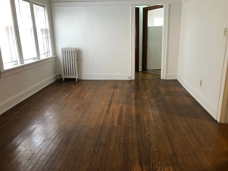 Newport Manor — Photo 10