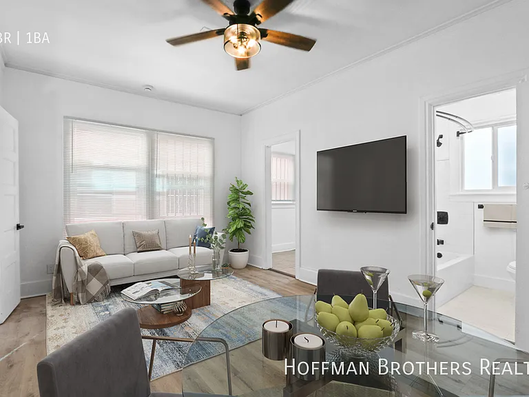 1344 W 4th St #7 — Photo 2