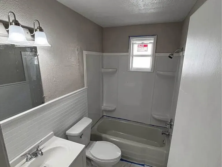 212 Davis St — Photo 5
