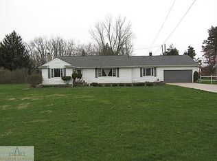 8675 Round Lake Rd, Laingsburg, MI 48848