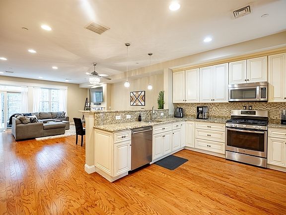 4th image of 2601 Tupelo Cir #2601