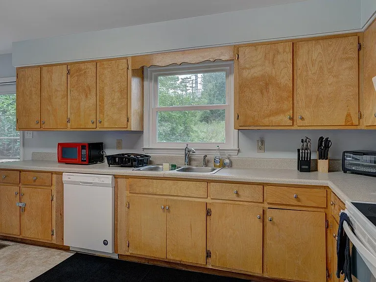 2408 Shirley St — Photo 9