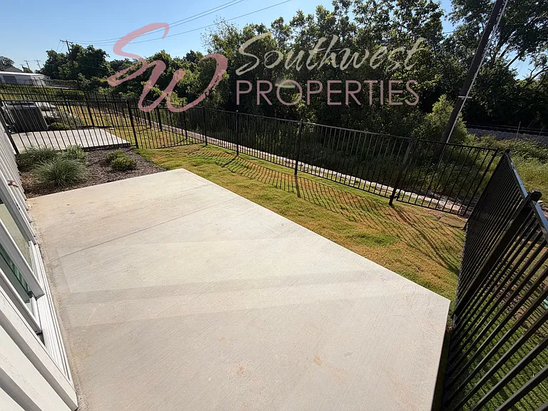 577 Galt Dr — Photo 9