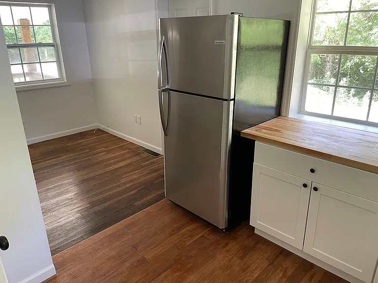 207 Smith Ct — Photo 3