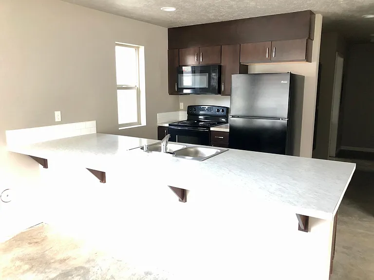 515 W 5th St — Photo 10