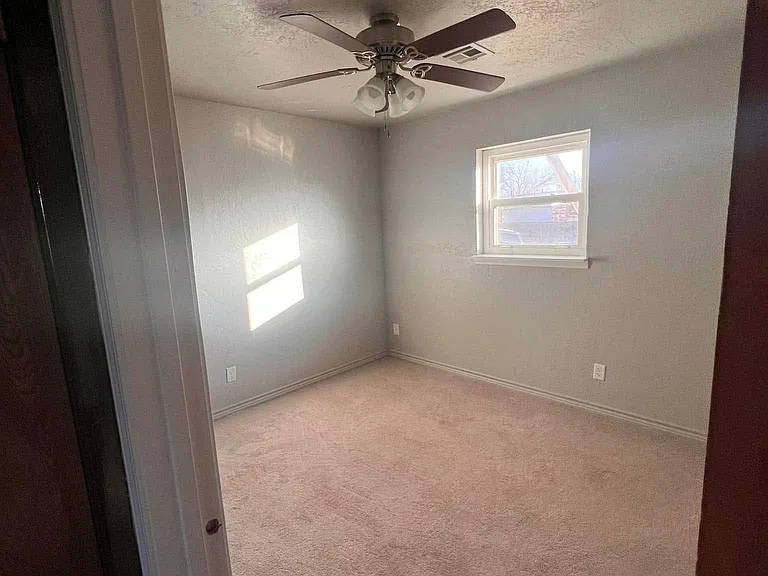 3424 NE Pioneer Blvd — Photo 8