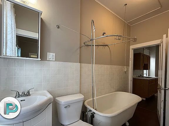 3rd image of 428 1st St NE #1