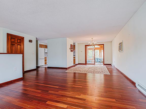 4th image of 8 Royal Oak Drive
