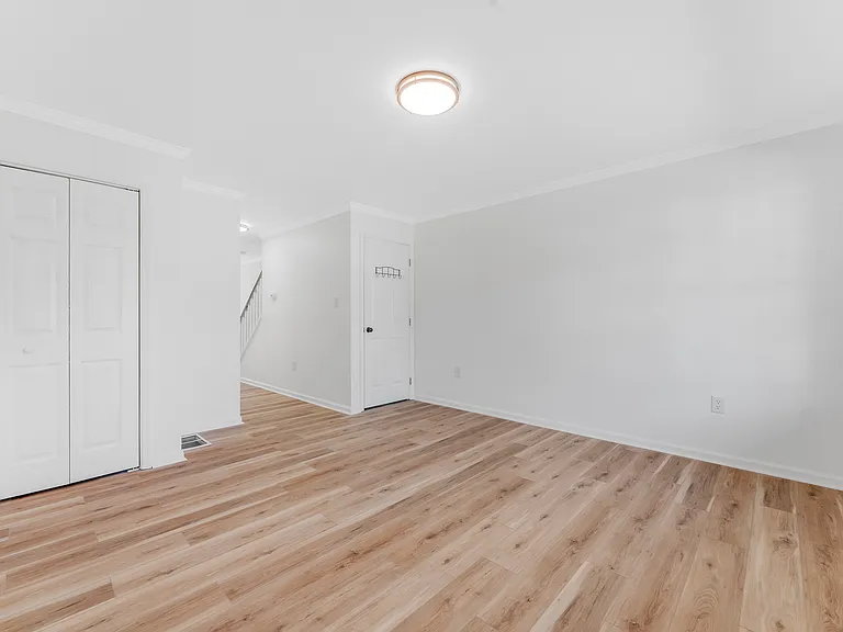 138 Putnam St — Photo 19
