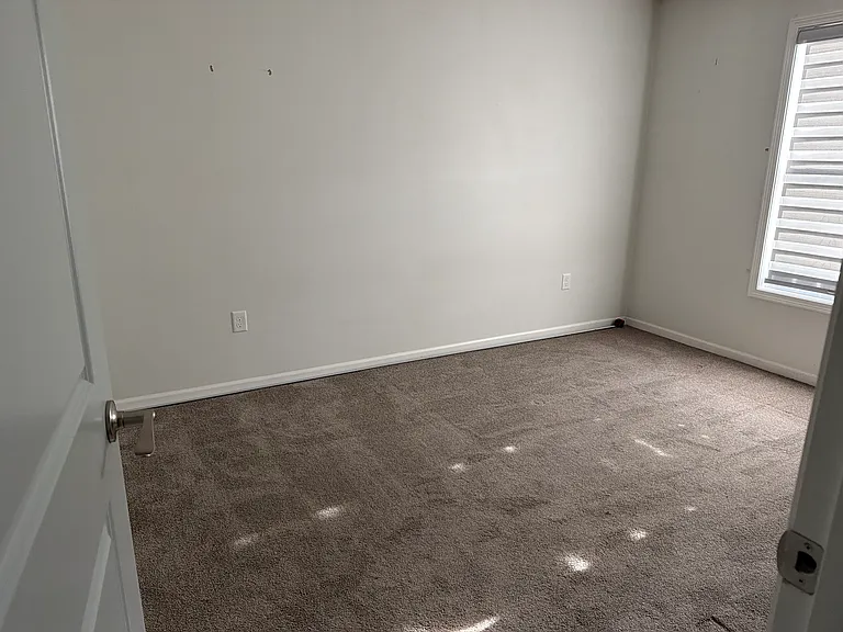 1605 Hill Valley Dr — Photo 2