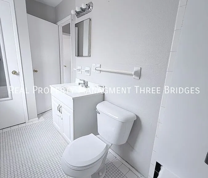 241 Flora Dr — Photo 13
