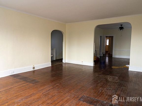 4th image of 46 Catalpa Ave Floor 2