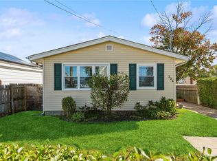 105 W Hampton Rd, Lindenhurst, NY 11757