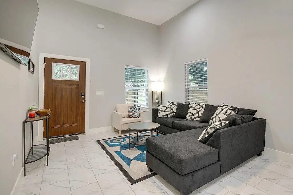 3 bed, 1479 sqft, $750 — Photo 3