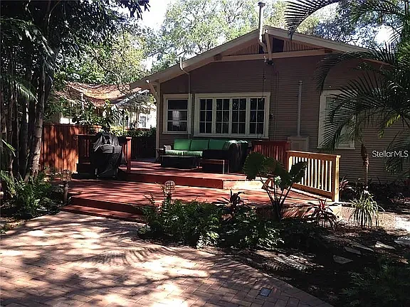 909 E Shadowlawn Ave — Photo 1