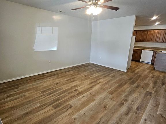 4th image of 322 S Holly St #322