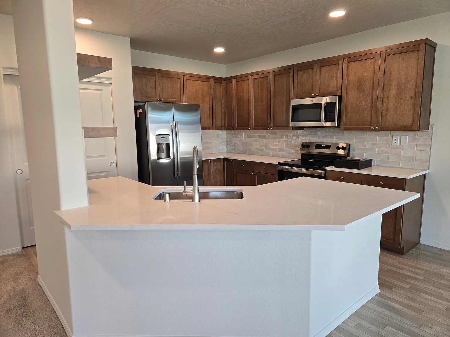 3 bed, 1574 sqft, $2,200 — Photo 2