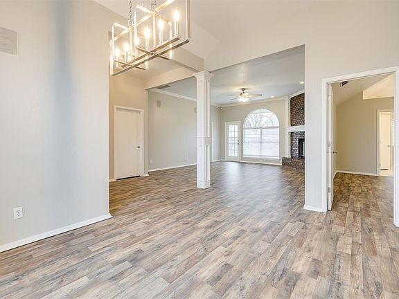5th image of 18320 Chestnut Oak Dr