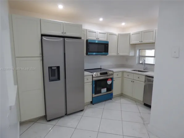 361 S Hollybrook Dr APT 302, Hollywood, FL 33025