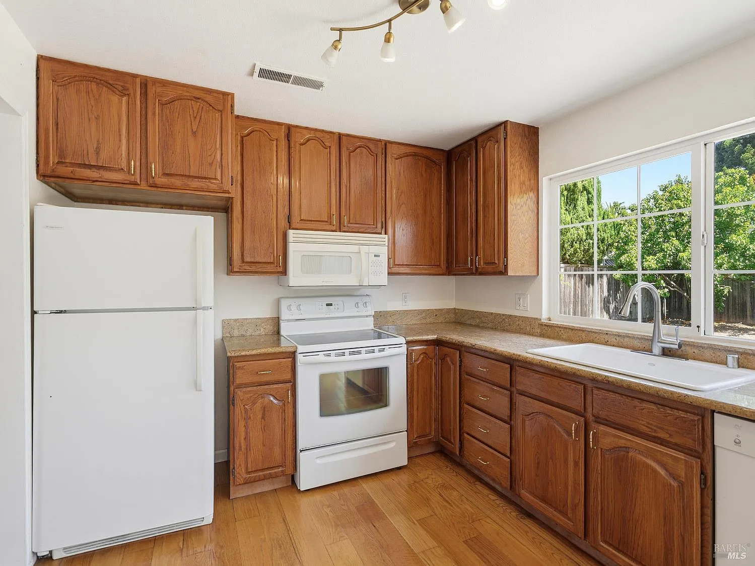 8460 Lancaster Drive - Photo 7