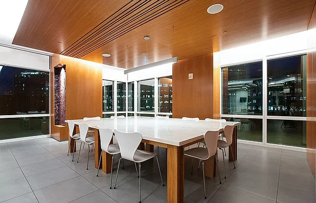 Sold by Nestseekers | media 12