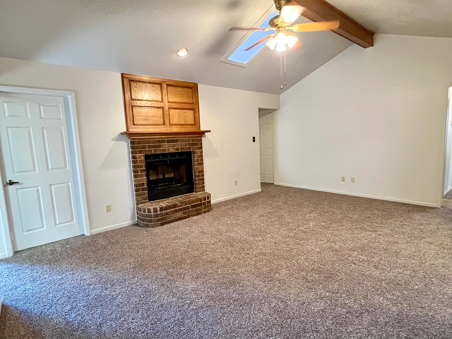 5 bed, 1596 sqft, $3,095 — Photo 4