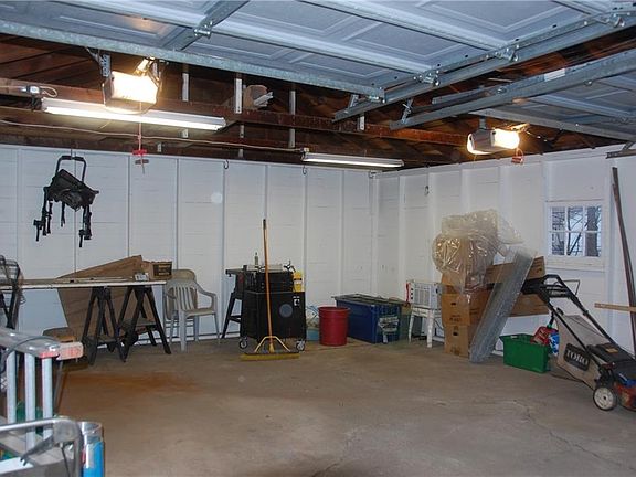 5th image of 3227 Lincoln St