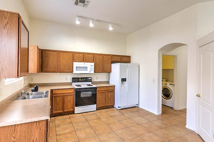 335 E Calle Nacrita — Photo 9