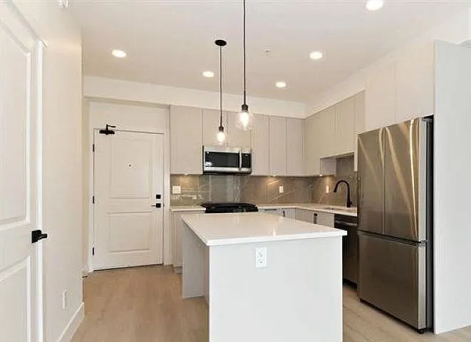 3528 146a St — Photo 3