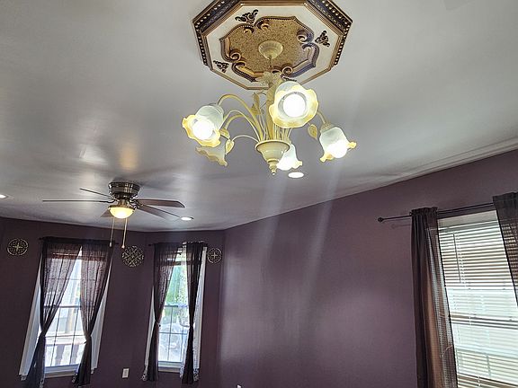 3rd image of 1629 Carrie St #1