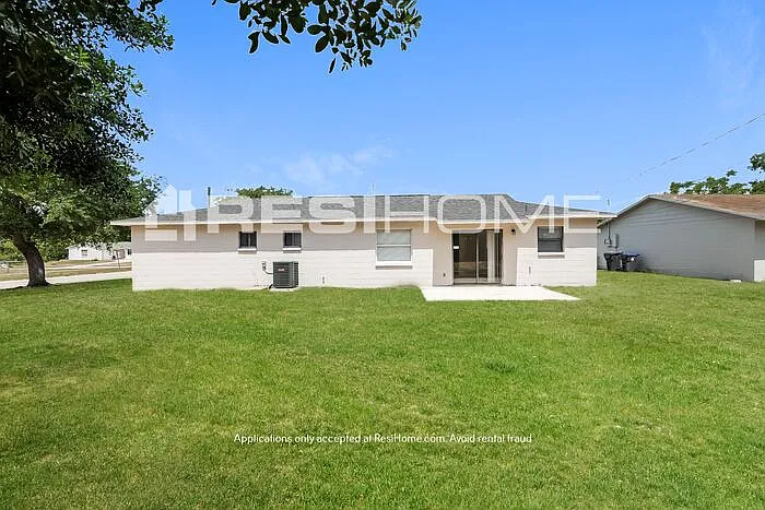 1595 Country Club Blvd — Photo 12