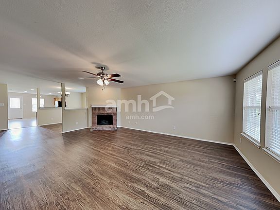 4th image of 529 Silver Leaf Dr