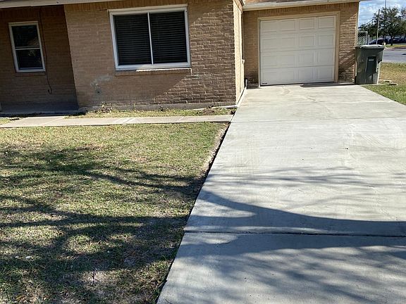 3rd image of 971 Live Oak Cir #B