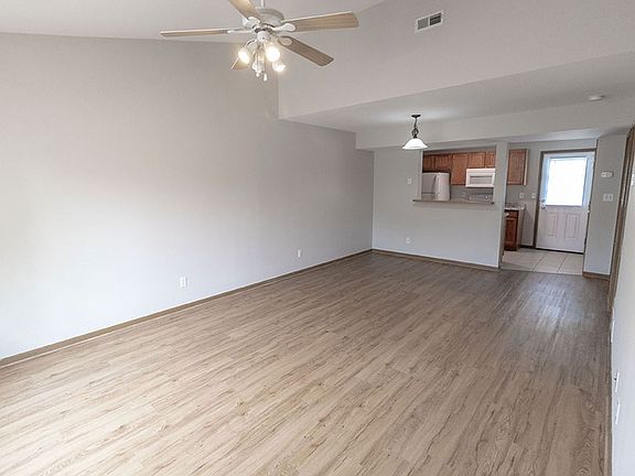 2nd image of 3609-3611 Zinnia Dr
