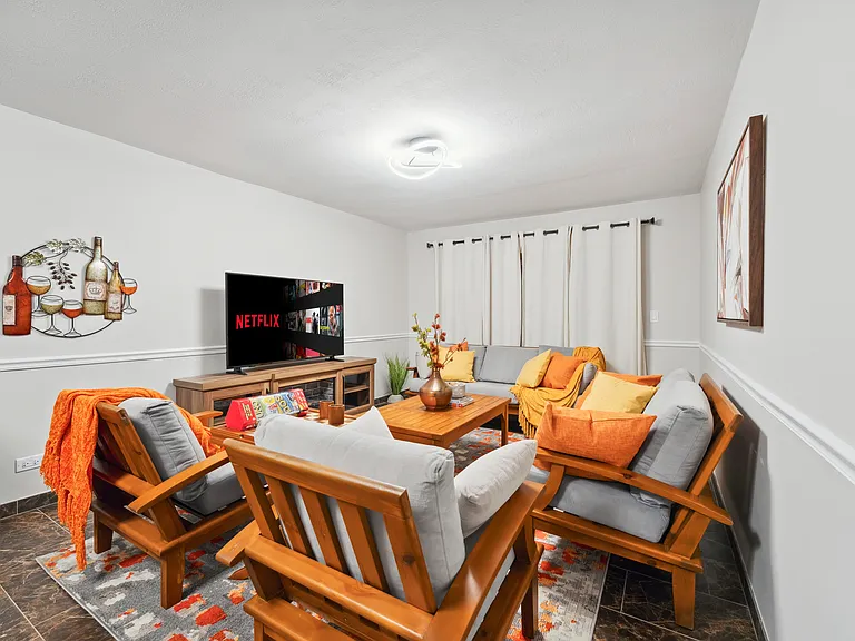 720 Kemah Ln — Photo 4