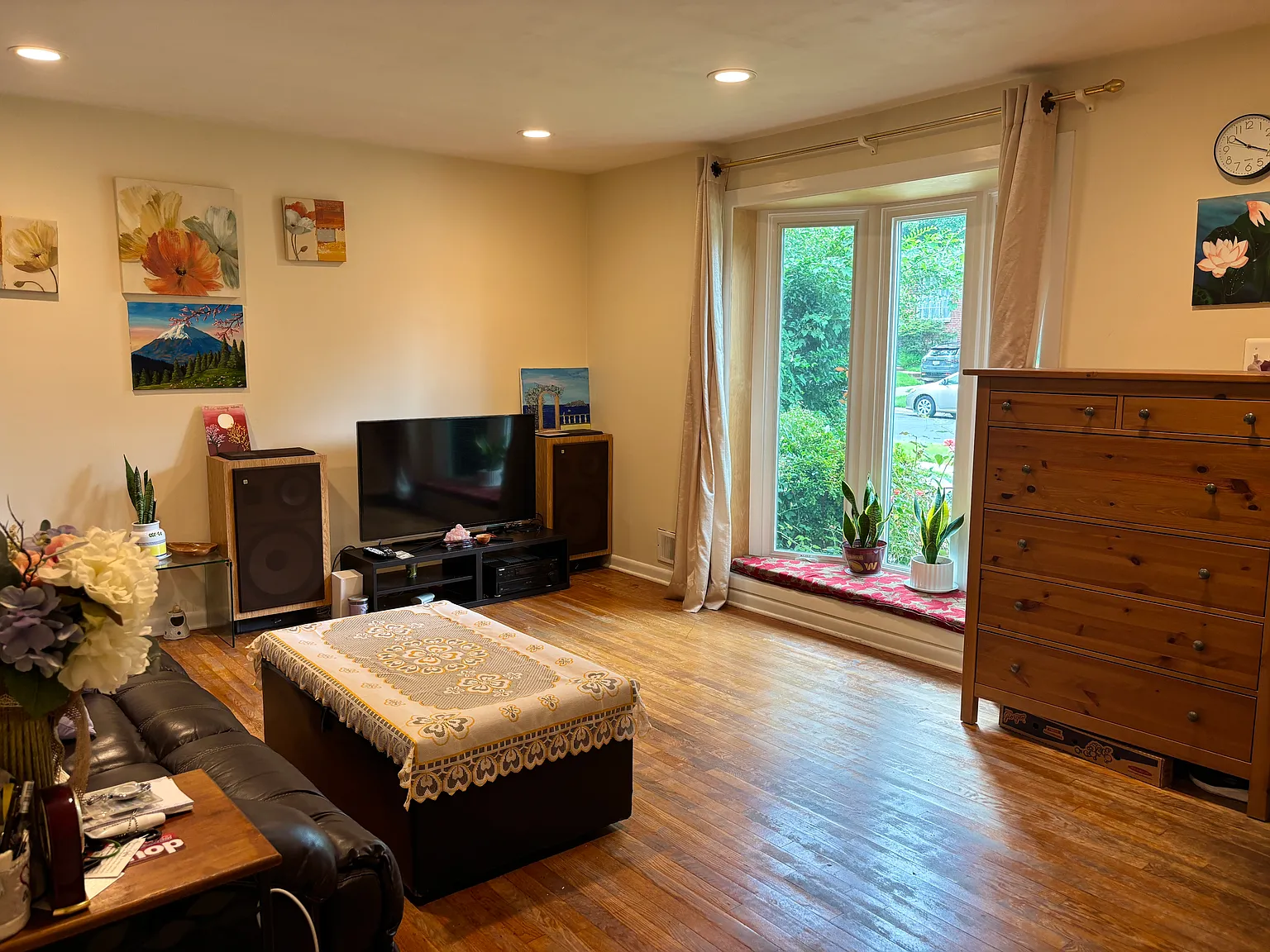 4 bed, 1900 sqft, $3,300 — Photo 3