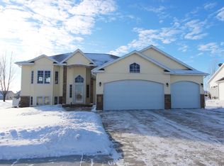 4282 38th Ave S, Fargo, ND 58104