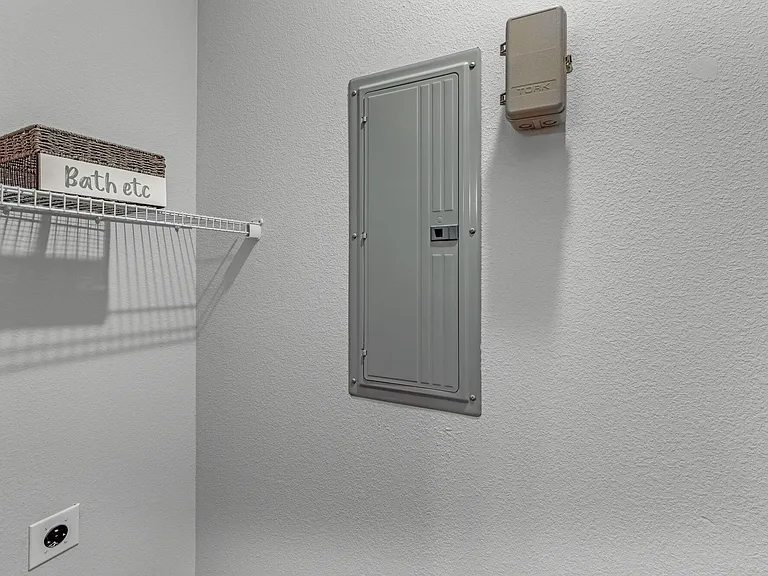 61Ninety West — Photo 39