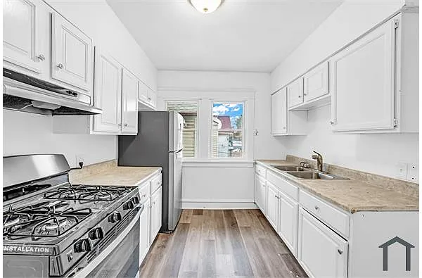 Building Photo - 3523 W 125th St #2