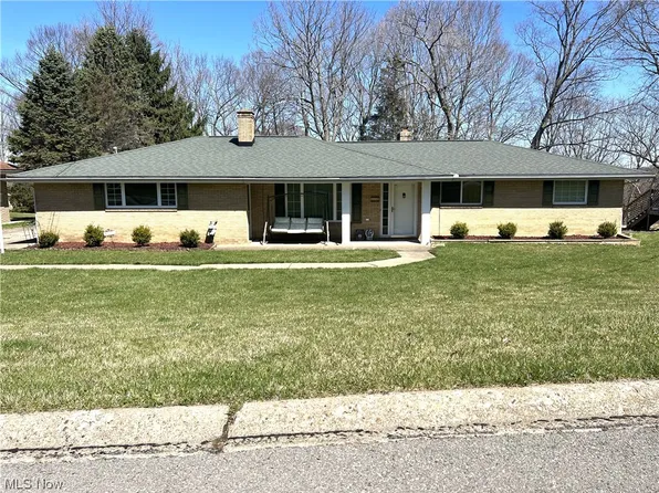 196 Pleasantview Dr, Weirton, WV 26062