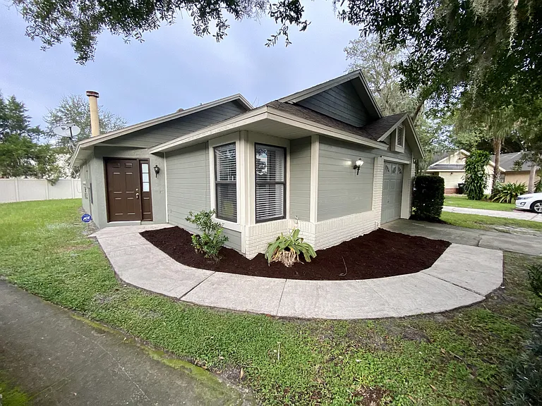 1303 Creekbottom Cir — Photo 1