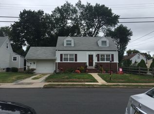 8 Schlosser Dr, Rochelle Park, NJ 07662