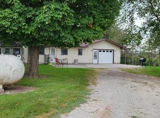 13718 Burtness Dr, Caledonia, MN 55921