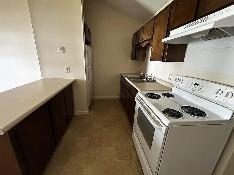 316 Pleasant St #B — Photo 3