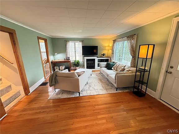 5th image of 738 Markham Hollow Rd