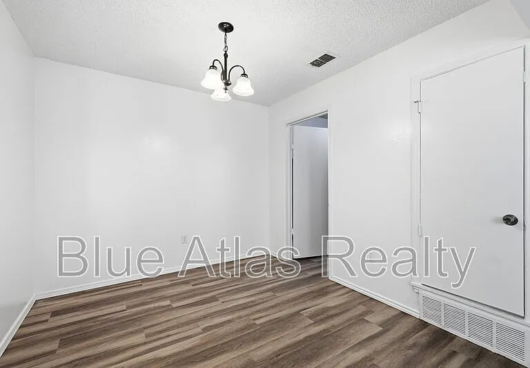 2747 Countryside Ln — Photo 10